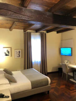 Отель Hotel Boutique Antiche Mura  Салуццо